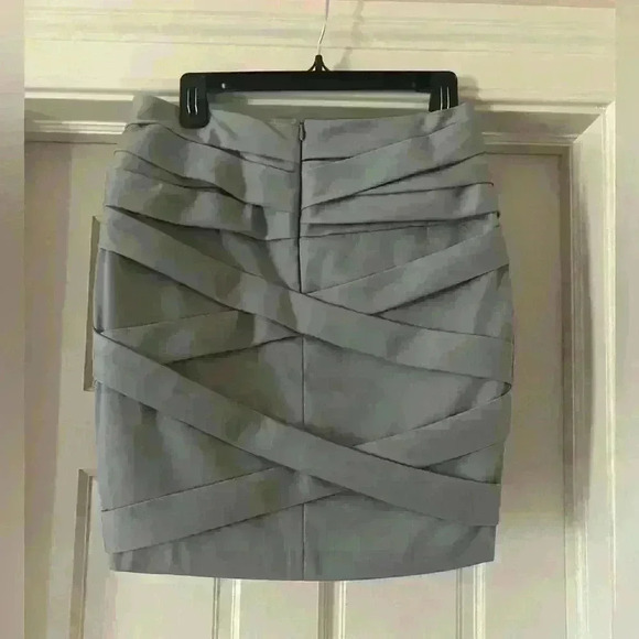 Katherine Kidd Skirt. Size 6 fully lined zipper in back gray. - Picture 6 of 10